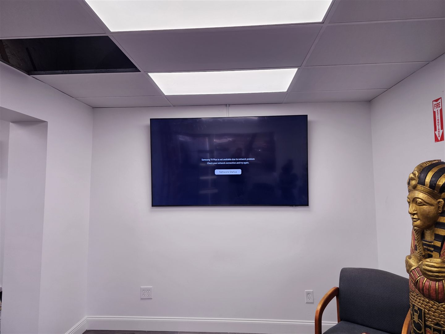 Recessed and accent lighting in an interior room